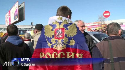 Sevastopol coastguard HQ surrounded by pro-Russia demonstrators