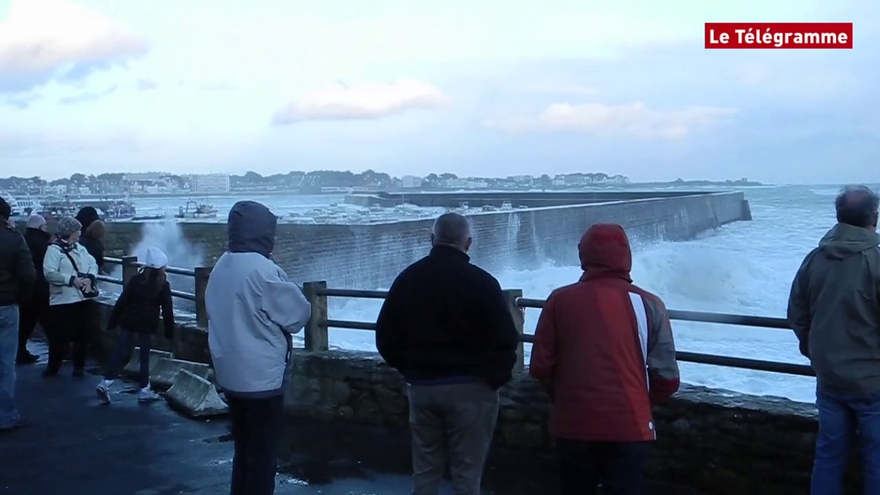 Quiberon (56). Des vagues impressionnantes