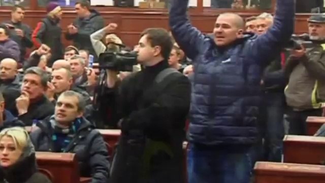 Pro-Russian protesters storm government building in Yanukovich's hometown