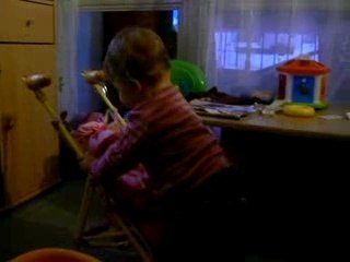 mèline fait des bisous