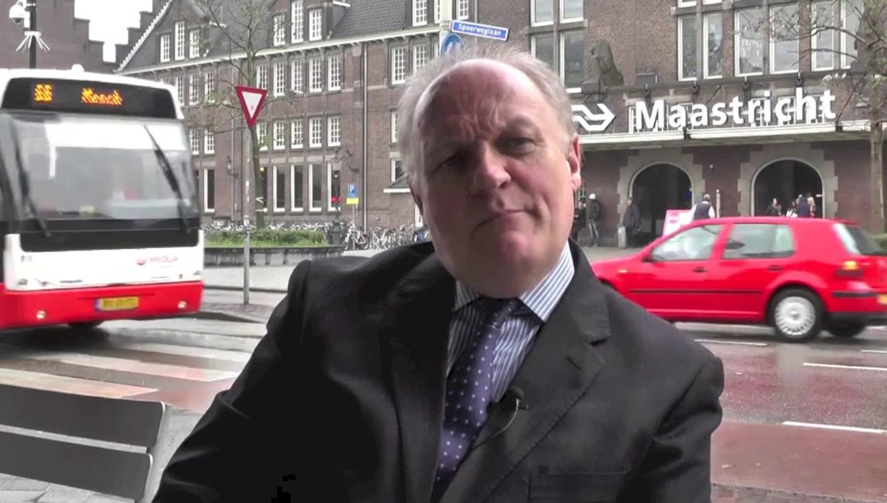 François Asselineau, En direct de Maastricht pour un point d'actualité