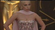 Las estrellas de Hollywood brillan en la alfombra roja de los Óscar