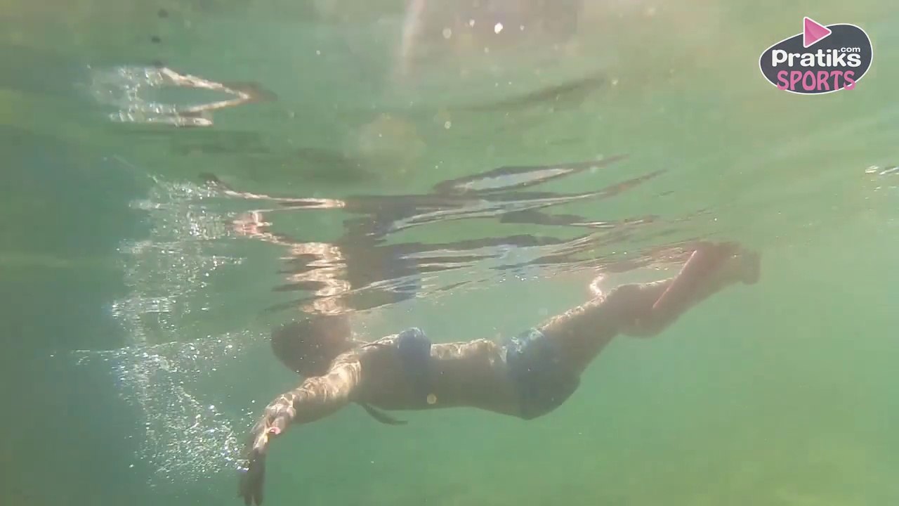 Natation - Comment apprendre à nager le dos à deux bras synchros