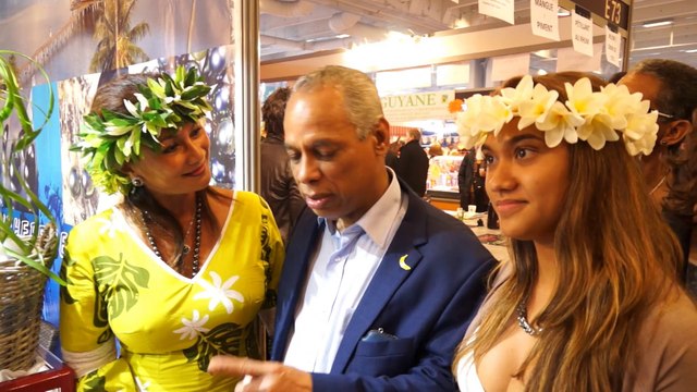 Visite de Victorin LUREL ministre des Outre-mer au salon international de l'Agriculture 2014