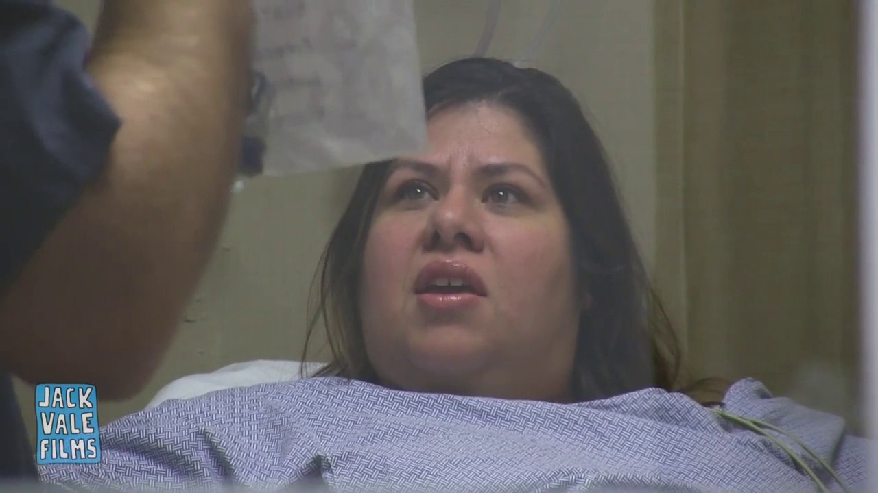 Trouver des objets lors d'une coloscopie.... Caméra cachée Hilarante!