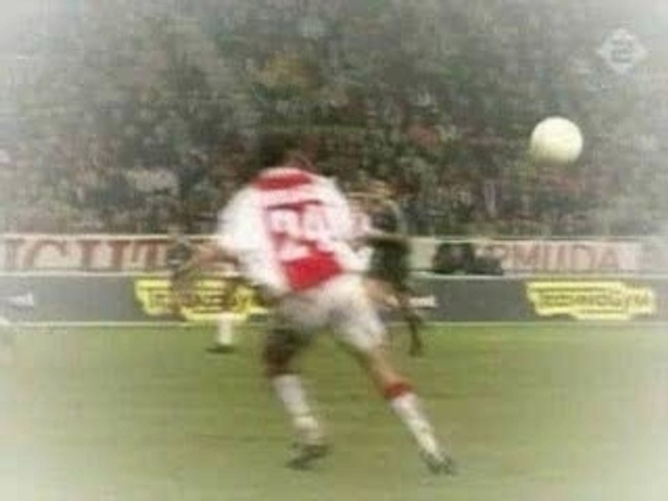 Un monstre de video de foot