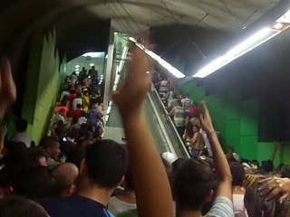 Sortie du métro à IPANEMA - Rio de Janeiro - Carnaval 2014