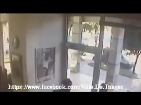 التفاصيل الكاملة لعملية السرقة من كامرات مراقبة الوكالة البنكية -طنجة