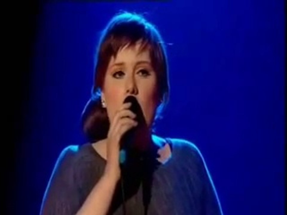 Adele - Chasing Pavements [Friday Night with Jonathan Ross]  BBC Radio One - (December 7th, 2007)