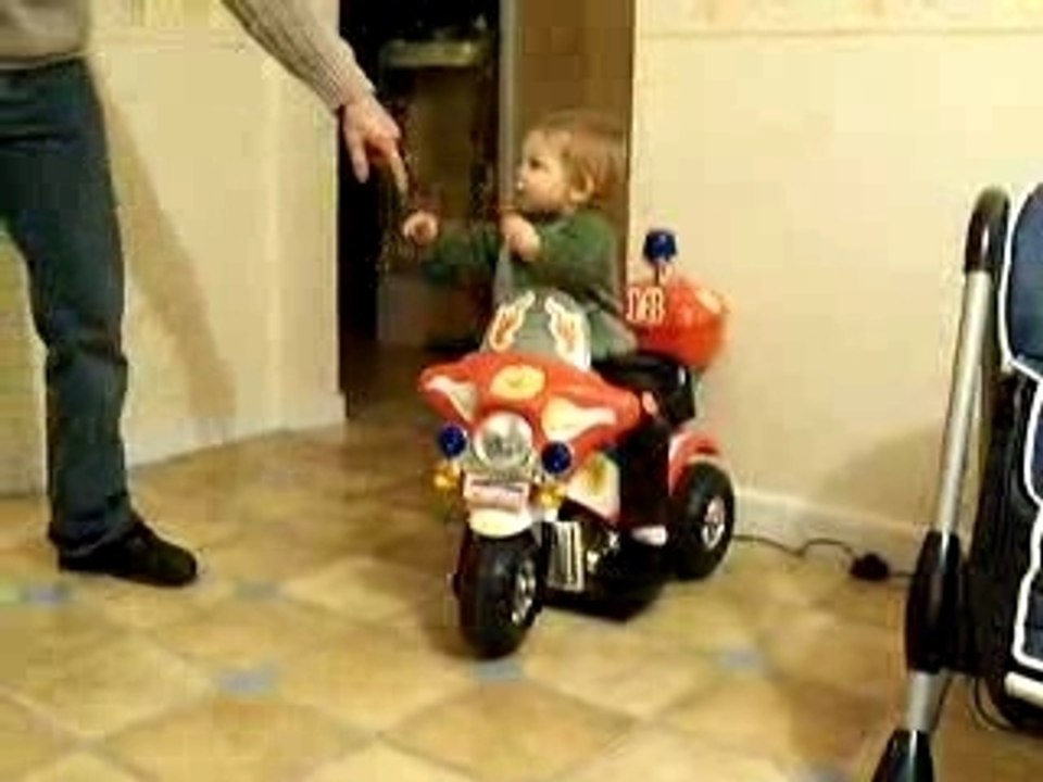 Ghjuvan fait de la mob avec papa!!