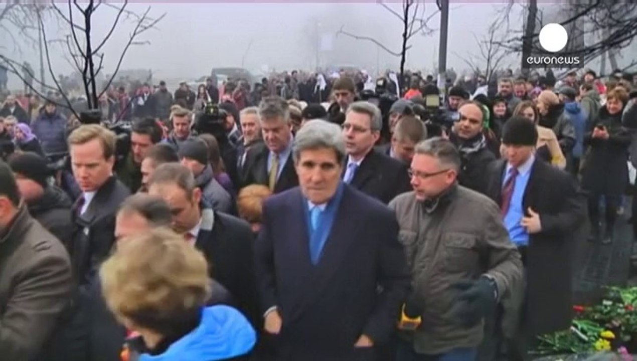 John Kerry calls on Moscow to withdraw troops and negotiate with Ukraine