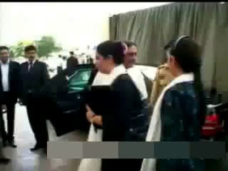 Zardari moves into presidential palace