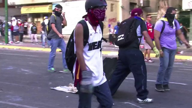 Novos confrontos em Caracas