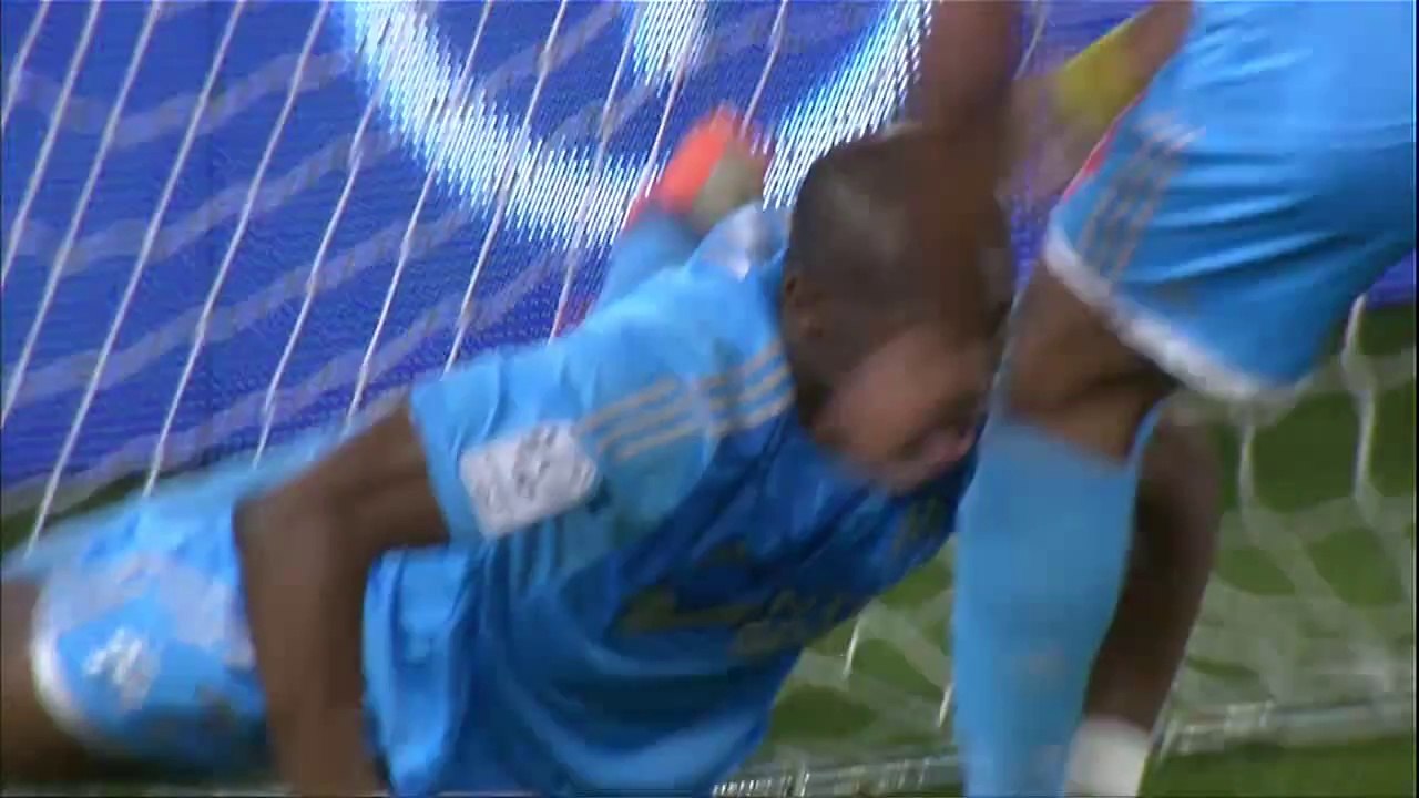 Hậu vệ Marseille cướp siêu phẩm mọi thời đại của Lucas Moura