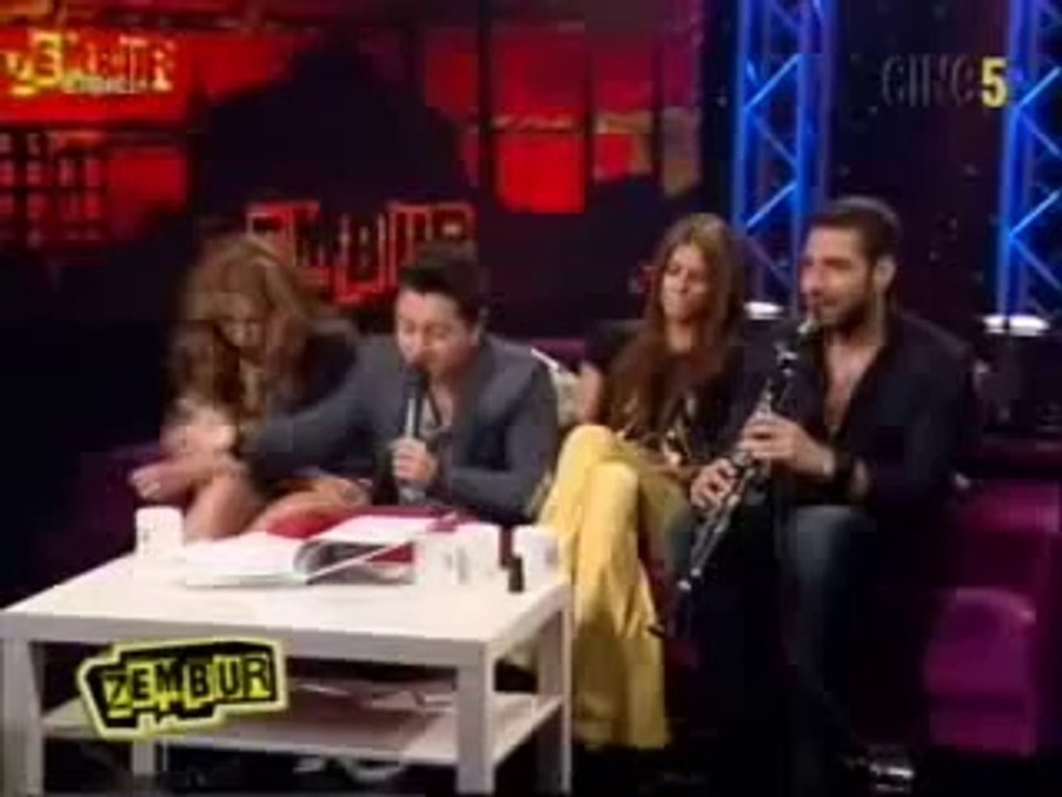 Hüseyin Delen ve İrfan Aslanhan'dan canlı yayında ağlatan şiir _Sol yanım acıyor anne.._