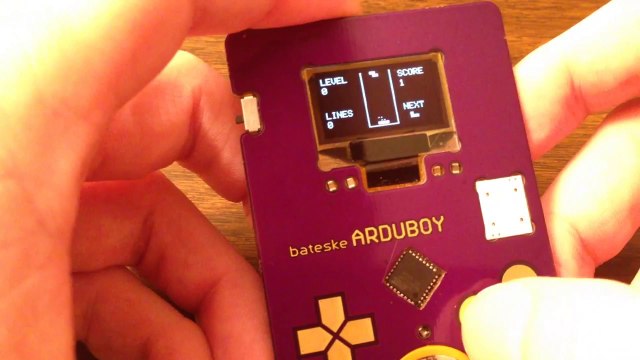 Une carte de visite très High Tech : Tetris intégré!