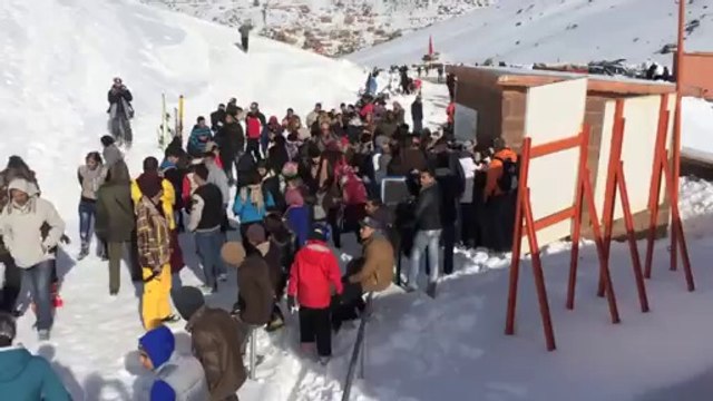 Une station bondée... Remonte pente à éviter!