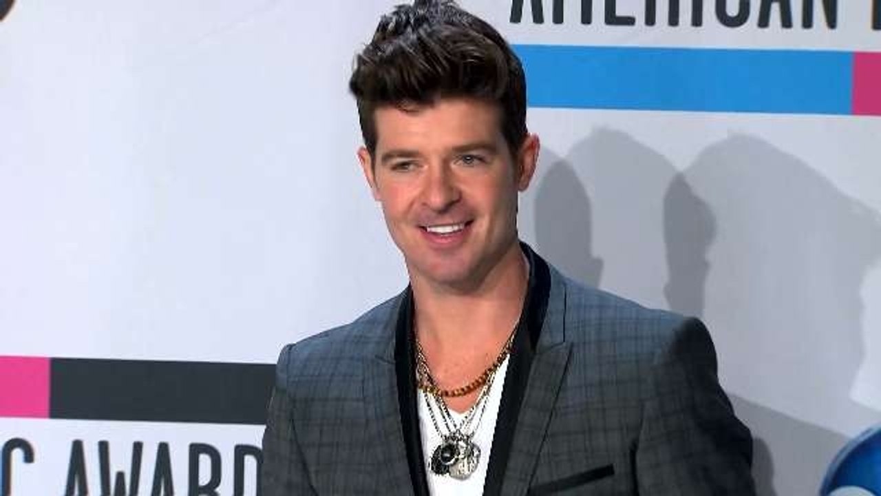 Thicke Continues Effort to Win Back Wife