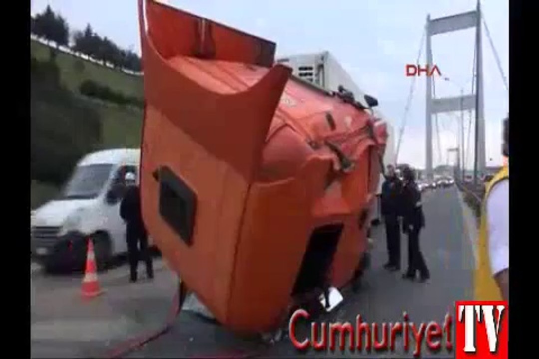 FSM'de TIR ile kamyon çarpıştı