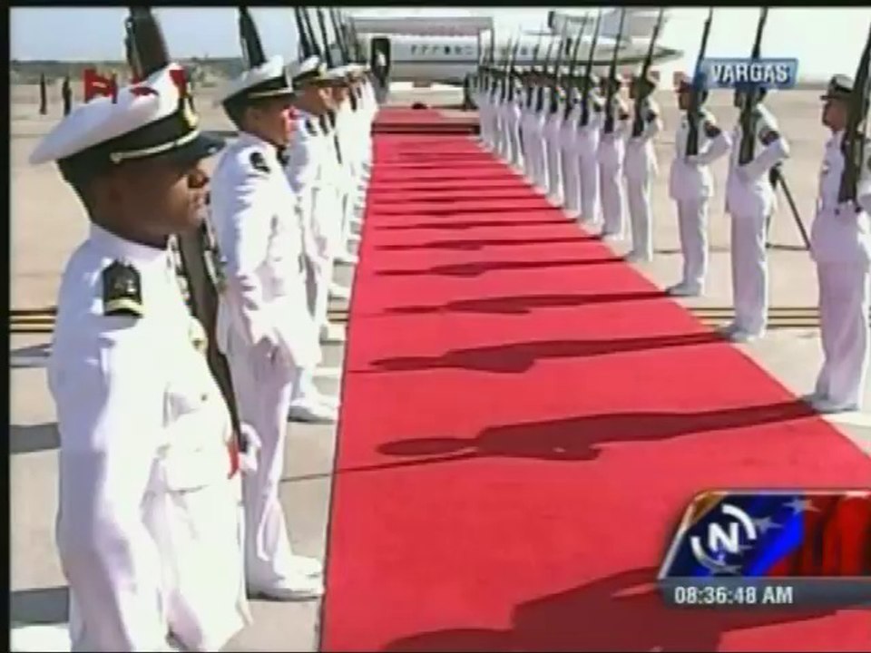 Cae bandera cubana durante llegada de Raúl Castro a Maiquetía para rendir homenaje a Chávez
