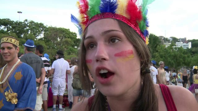 Rio: après le carnaval, les déchets envahissent les rues. Durée: 00:58