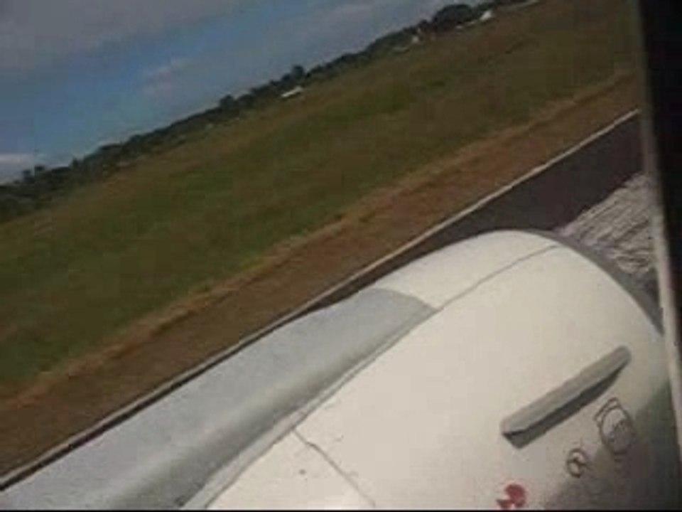 Atterrissage Sambava (Air Madagascar)