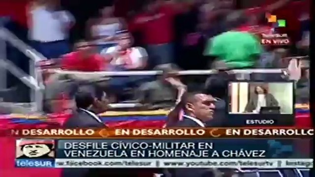 Rinden honores las fuerzas armadas venezolanas a Chávez con desfile