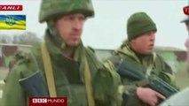 Acalorado intercambio verbal entre soldados rusos y ucranianos en Crimea