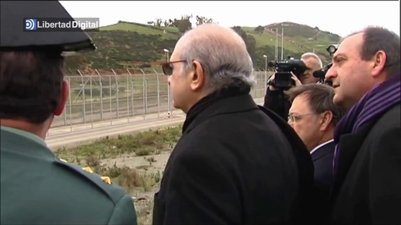 Fernández Díaz visita Ceuta para comprobar la crisis en la frontera