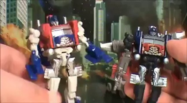 TRANSFORMERS 3 DOTM BATTLE IN THE MOONLIGHT CYBERVERSE OPTIMUS PRIME RATCHET CRANKCASE TOY REVIEW