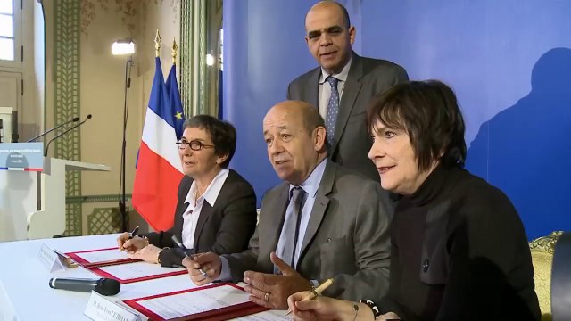 Signature de l’accord-cadre sur le sport qui s’ouvre aux militaires blessés.