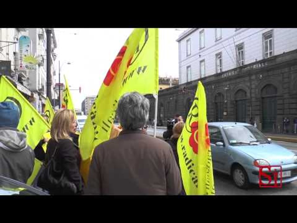 Napoli - La protesta di Poggioreale per i detenuti -2- (04.03.14)