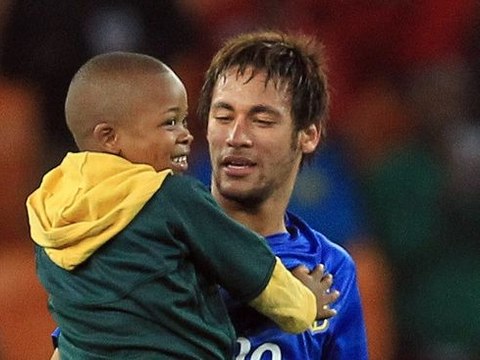 Quand Neymar réalise le rêve d'un enfant sud-africain