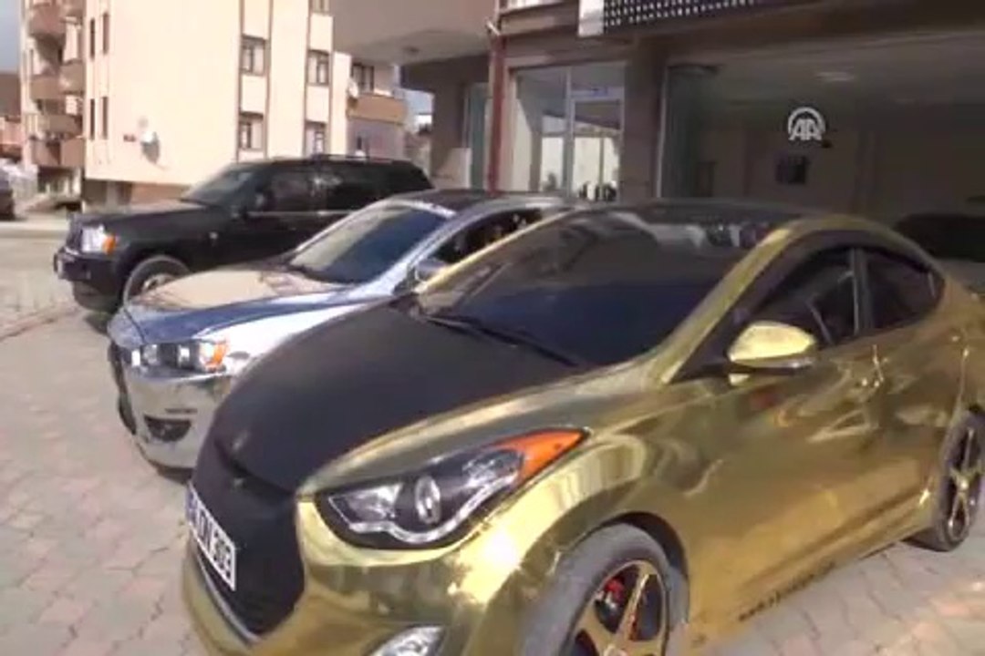 Krom kaplı otomobil, alıcısını bekliyor