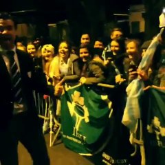 Mike Phillips se fait chambrer par les supporters irlandais
