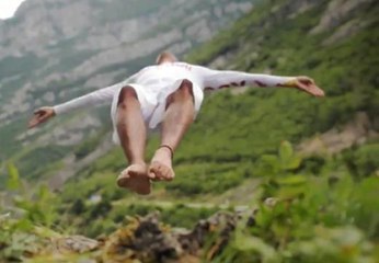 Orlando Duque in Amazon - Cliff Diving