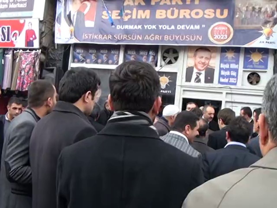 EFE, AĞRI AK PARTİ'YE KATILAN  VE BELEDİYE BAŞKANI  HASAN ASLAN'I DESTEKLEYEN PROGRAMDAYDI