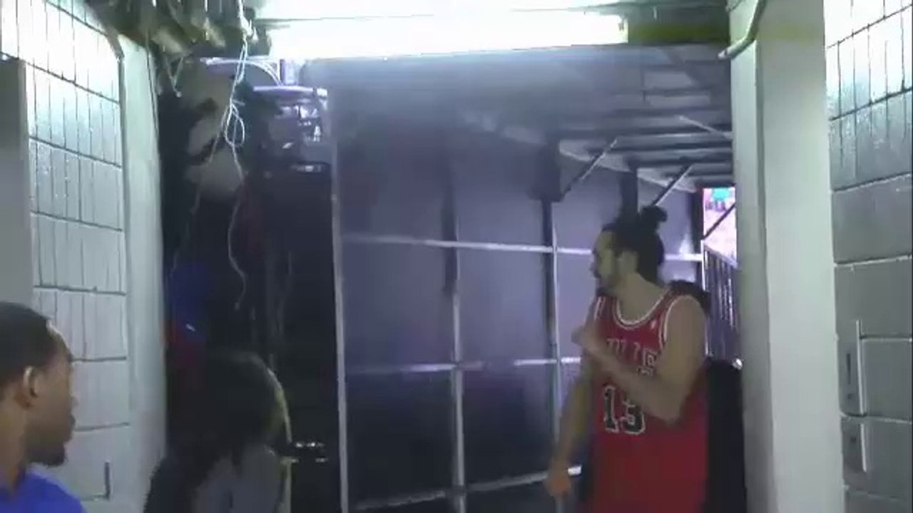 La mascotte des Pistons effraie Joakim Noah