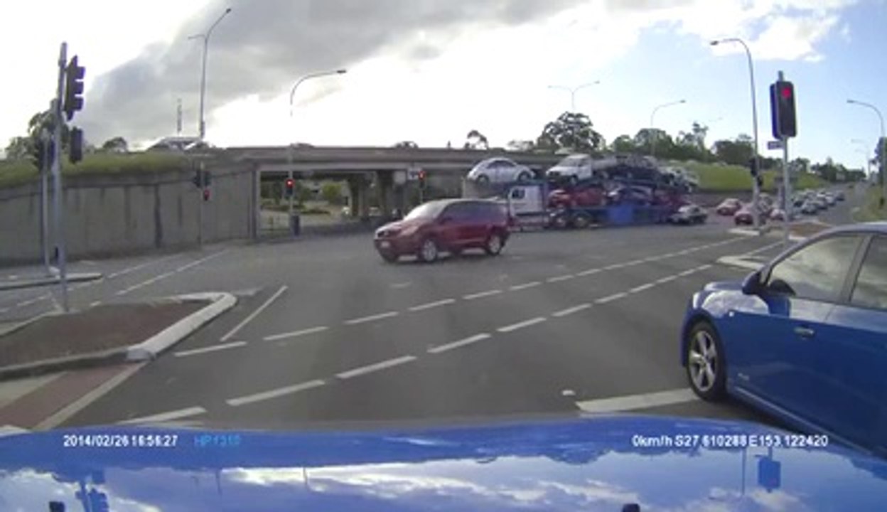 Big truck stuck under a bridge! FAIL...