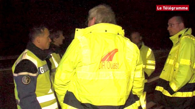 Montauban-de-Bretagne (35) Le portique écotaxe incendié