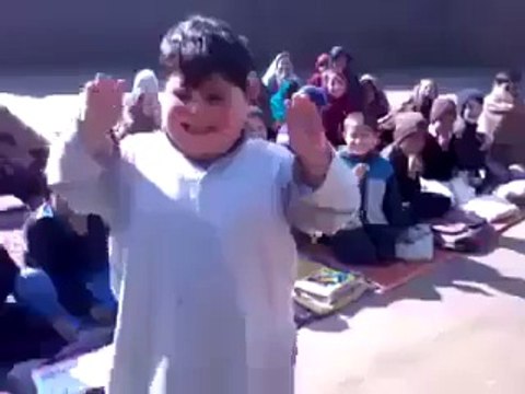 Barood khan ki aik aur video manzar e aam ker agei.app logon ko kasi lagi lazmi batna ... myry Chanel ko like karna na bholiy ga ... shukerya