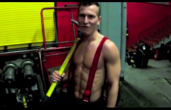 Les pompiers dénudés de Lille - ZAPPING ACTU DU 06/03/2014