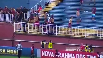 Foot_ Scènes de violence dans les tribunes au Brésil