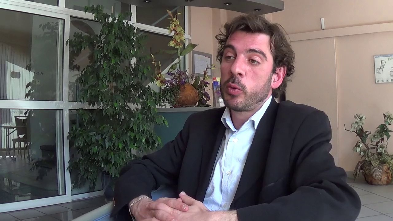 Dépot de la liste " place aux Perpignanai(s)e" D'Axel Belliard et Jacqueline Amile-Donat itw par Nicolas Caudeville