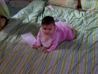 Maïwenn marche à quattres pattes!