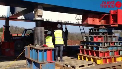 Lançage du tablier du viaduc de la Mayenne.