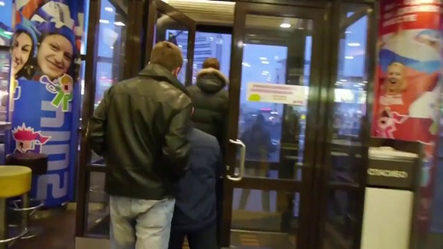 Chemie-Attacke auf Pussy Riot und Oben-ohne-Protest gegen Putin