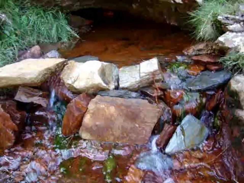 les granges du Moudang et la source de la Reine