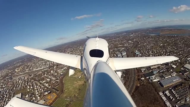 Cirrus SR22 Emergency landing after takeoff
