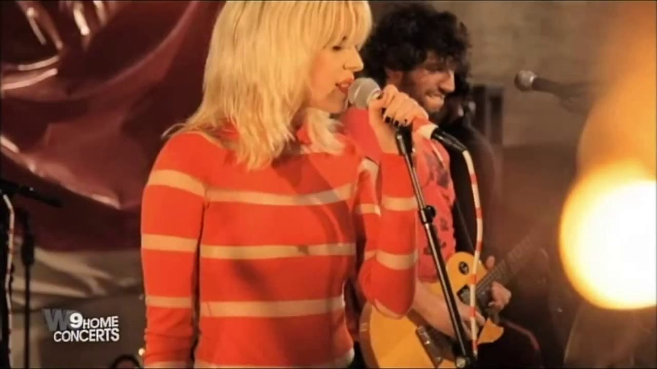 Hollysiz - Sponge Friend/What A Man Hides (W9 HOME Concerts)